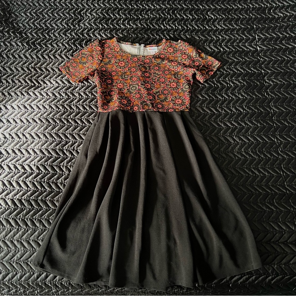 LuLaRoe Amelia Dress, Size M, Black and Red, Pleated, Pockets, Comfortable